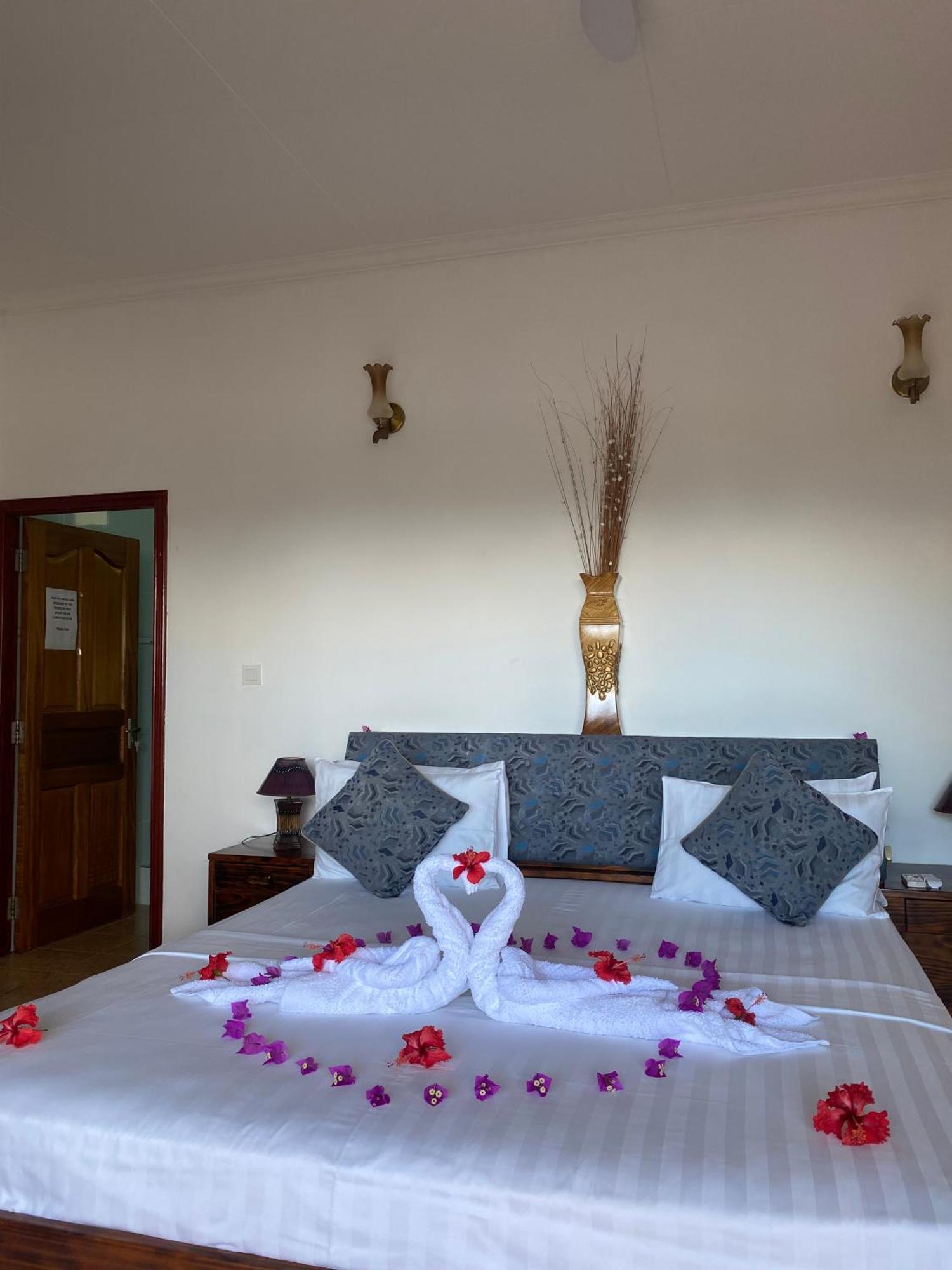 Divers Lodge Guest House Beau Vallon  Exteriör bild